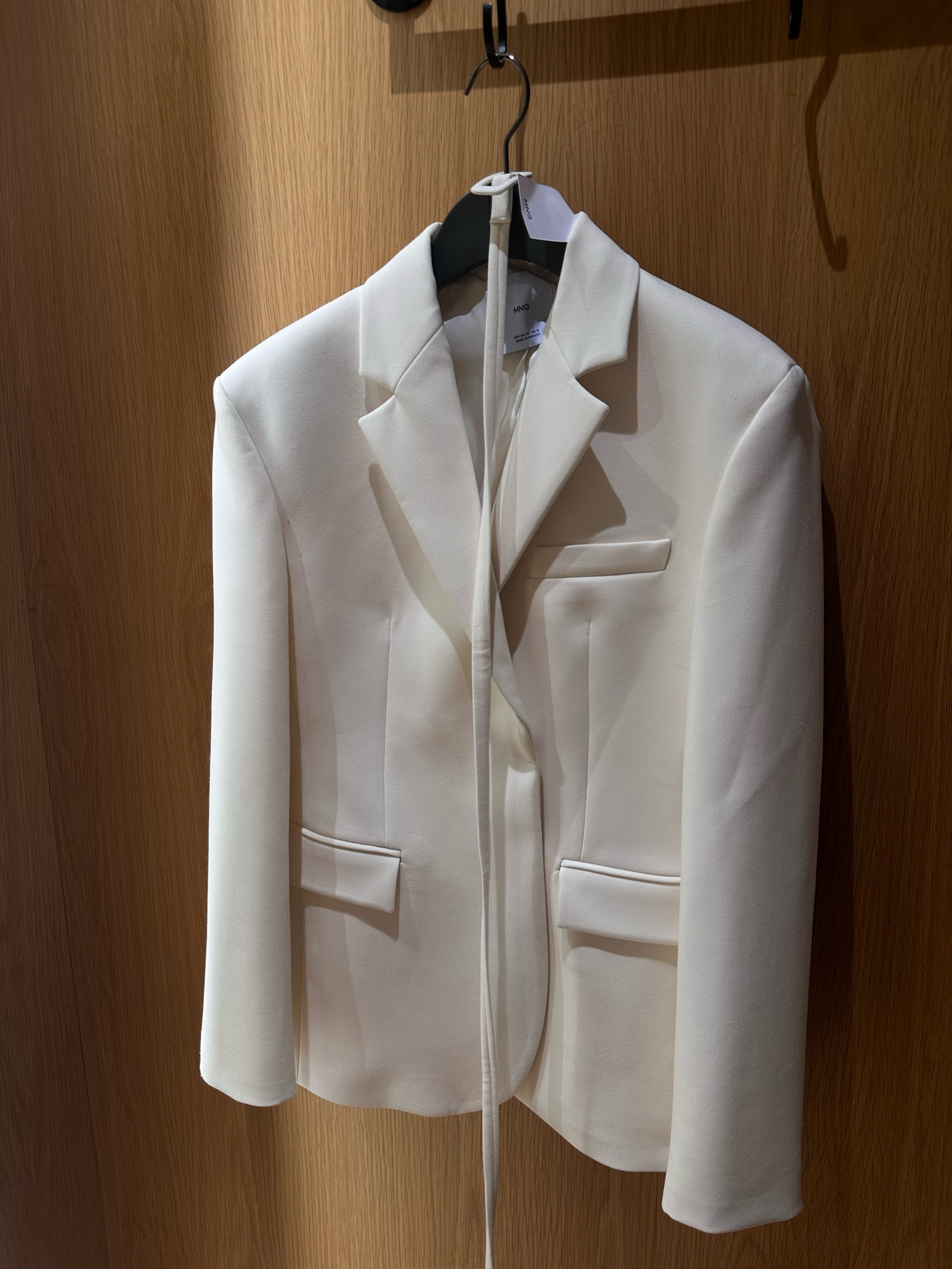 Blazer white, Mango, fitted blazer, Fall season, fall fashion

#LTKautumn #LTKeurope #LTKstyletip