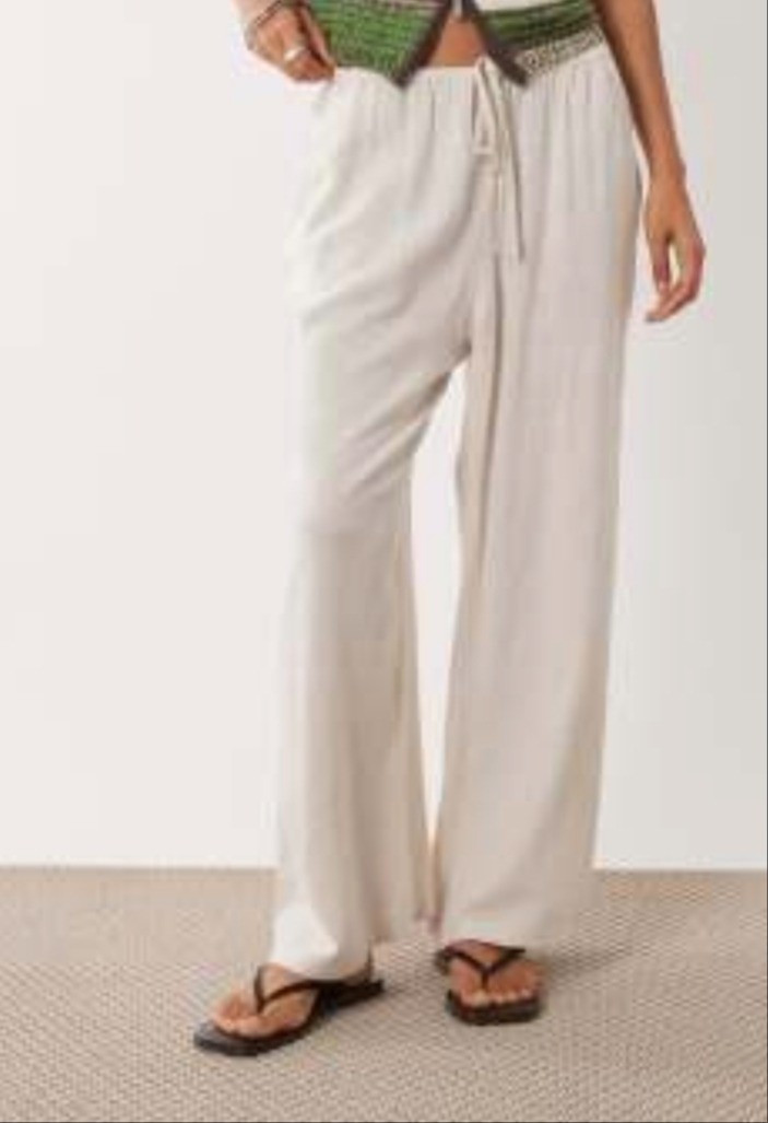Petite linen loose trousers.Heatwave hot summer outfits. Petite fashion.I share style for all women under 5'4/164cm! 

#LTKPetite #LTKMidsize #LTKSeasonal