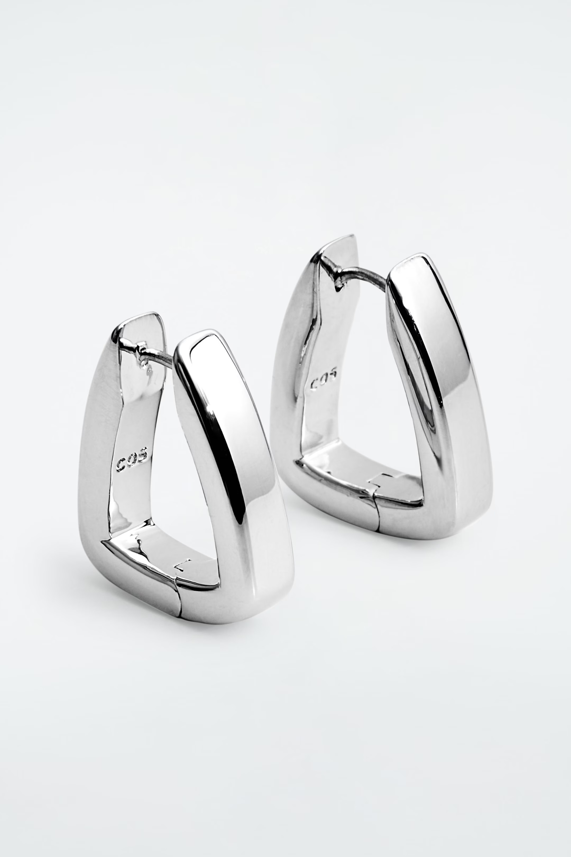 PENDIENTES CUADRADOS - PLATEADO | COS (EU)