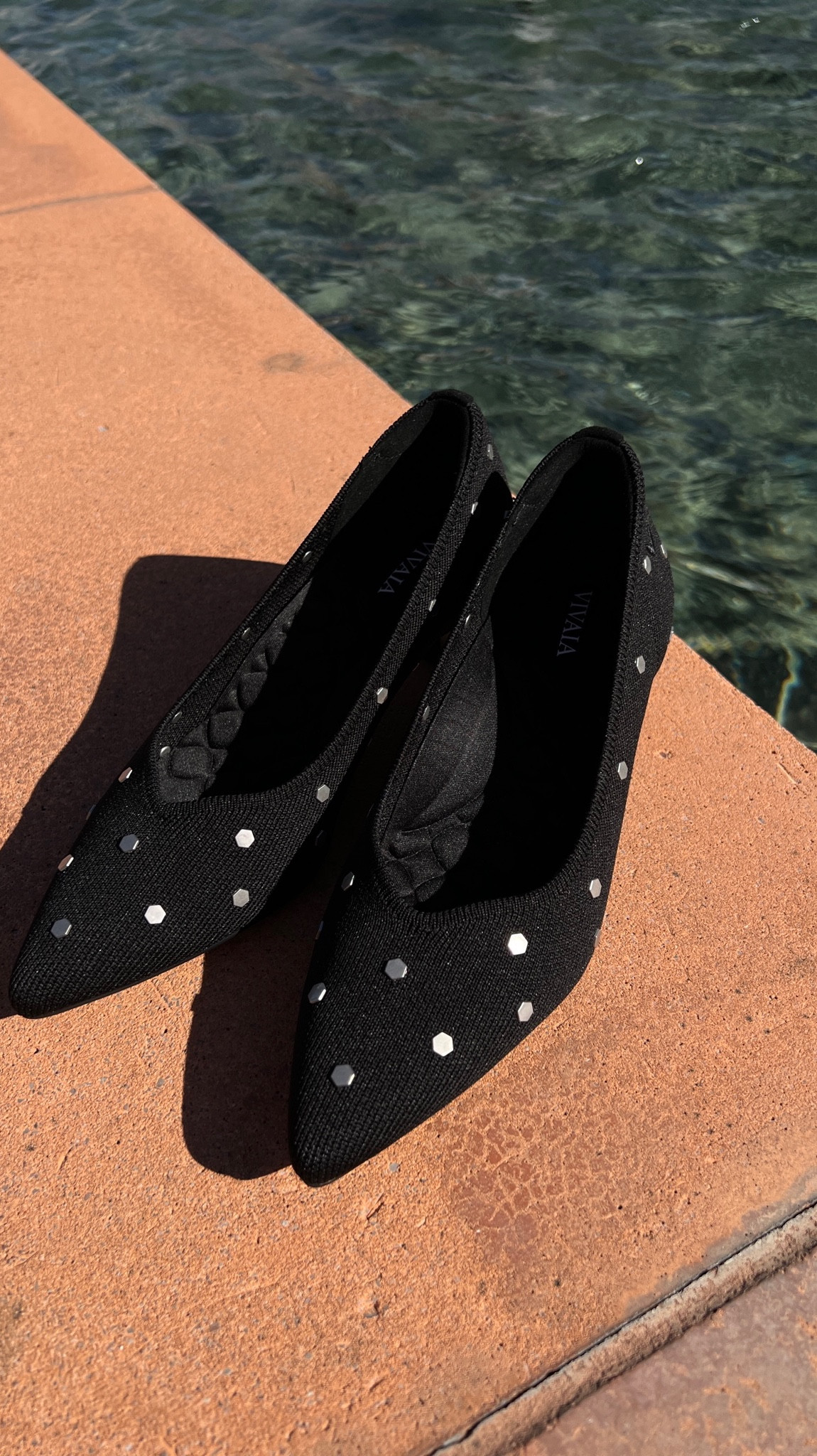 Check out Scarlett - the kitten heels from @vivaia_official 🖤 I’m not exaggerating when I say these are the most comfortable heels I’ve ever worn!! They have amazing features such as :
• Double arch support
• Shock-absorbing heel rebound
• Cushioned midsole
• Heel padding (no more blister!)
• Anti-slip rubber outsole
• Made from eco-friendly yarns
 
I got mine in Black Stud color but they are also available in many patterns. Fit true to size 👌🏽 use code TIFFANY10 for 10% off on vivaia.com 🖤


#LTKSaleAlert #LTKMostLoved #LTKShoeCrush