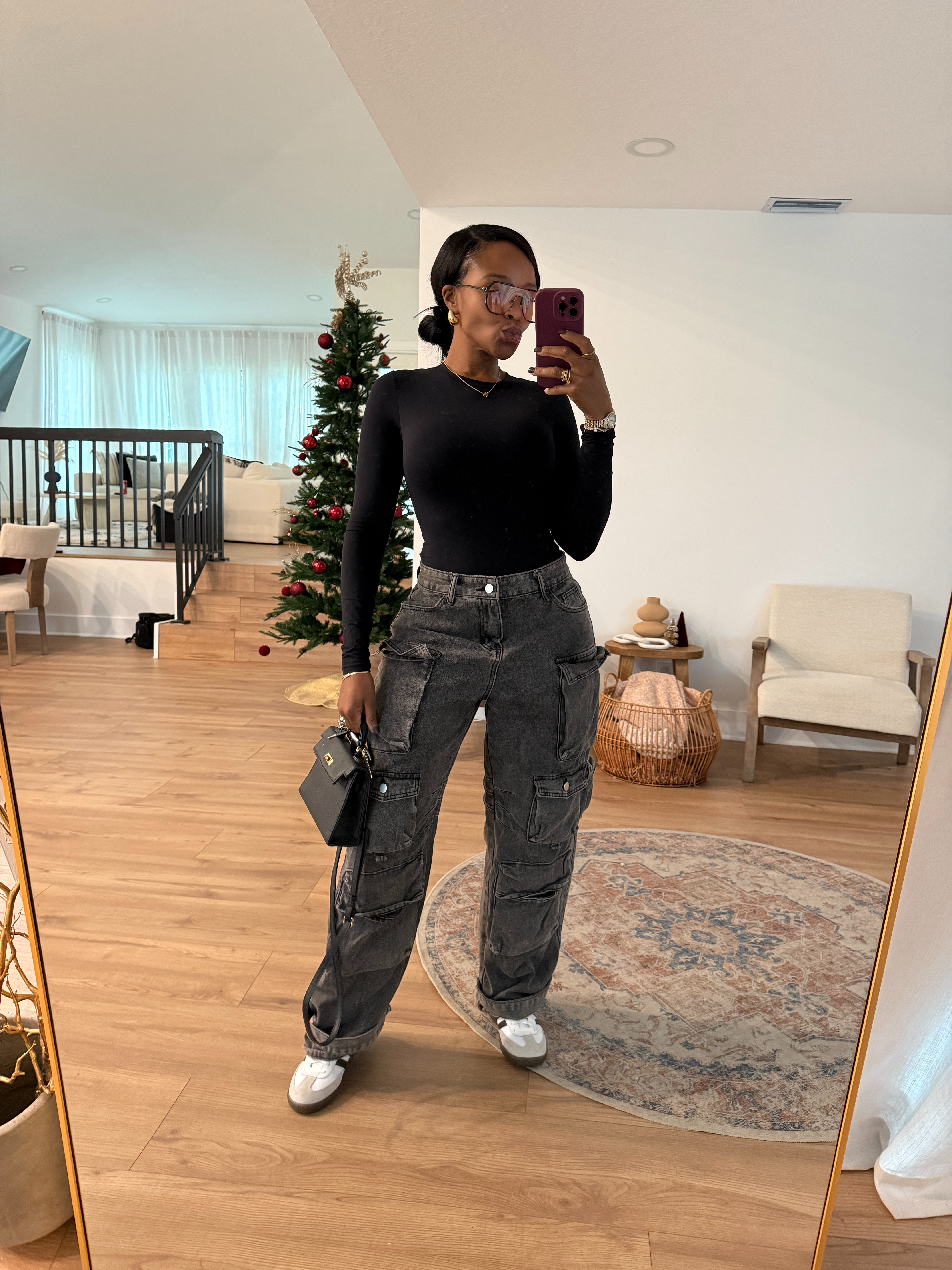 All black casual chic fit for a day of errands. 
Size small I’m 5’4 | 140lbs | 36D -27 -40 IG & YT: kirasfashionfinds TT: kiraabboud
 

 #LTKSeasonal #LTKFindsUnder50 #LTKStyleTip