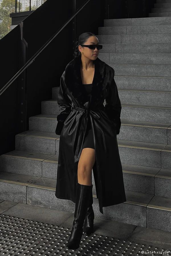 Rebekah Pu Trench Coat With Fur Trim - Black | MESHKI (US & UK)