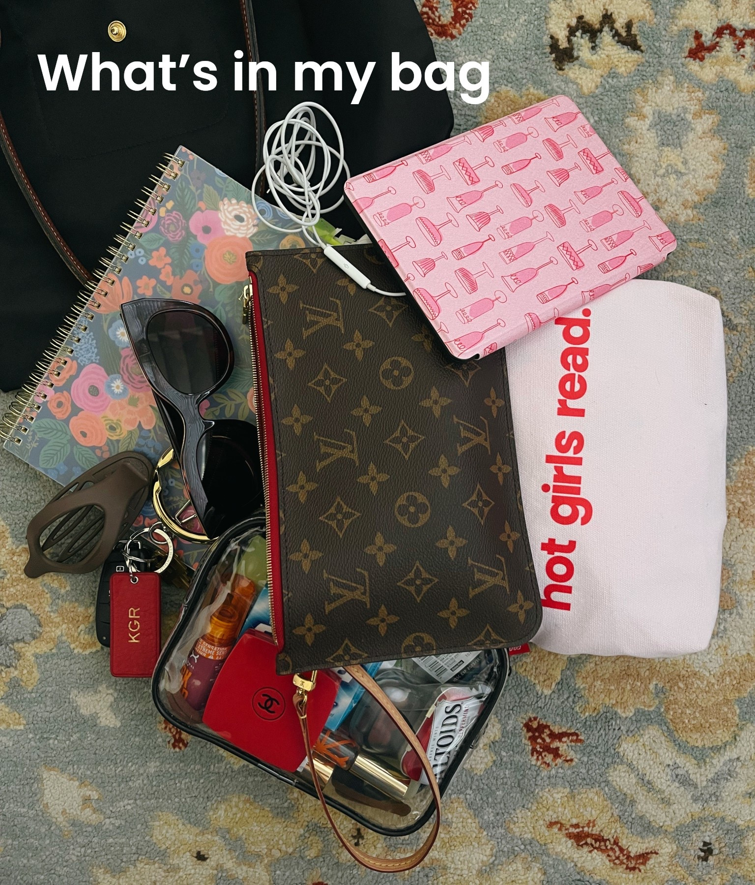 What’s in my bag! 

#LTKItBag #LTKFindsUnder50 #LTKStyleTip