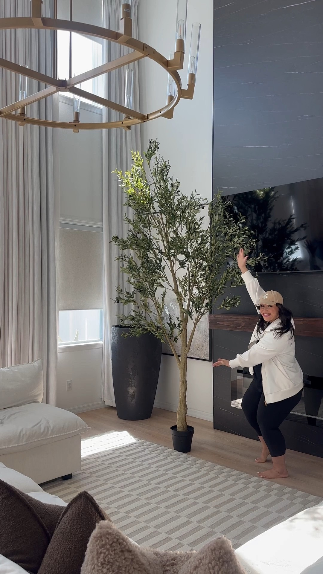 No green thumb needed to keep these pretty olive trees in your space! 🙌😉


Faux olive trees
Realistic look and feel olive tree 
Amazon olive tree
Home decor
Modern home
Living room

#LTKHome #LTKSaleAlert #LTKvlog