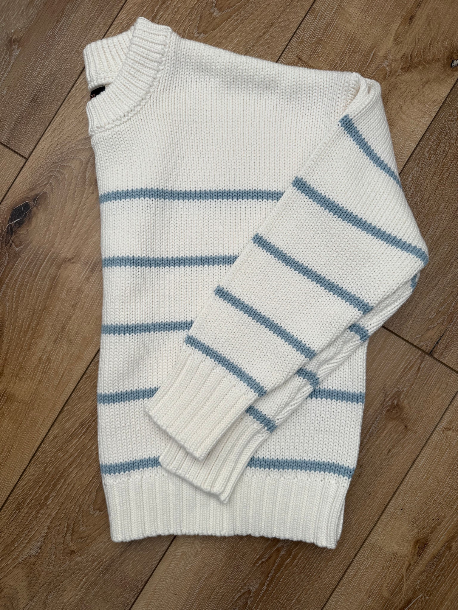 The viral striped sweater from quince now comes in blue stripes! Under $50, 100% cotton and almost identical to the Jenni Kayne Chloe crewnecks. I size up 1 to a medium 