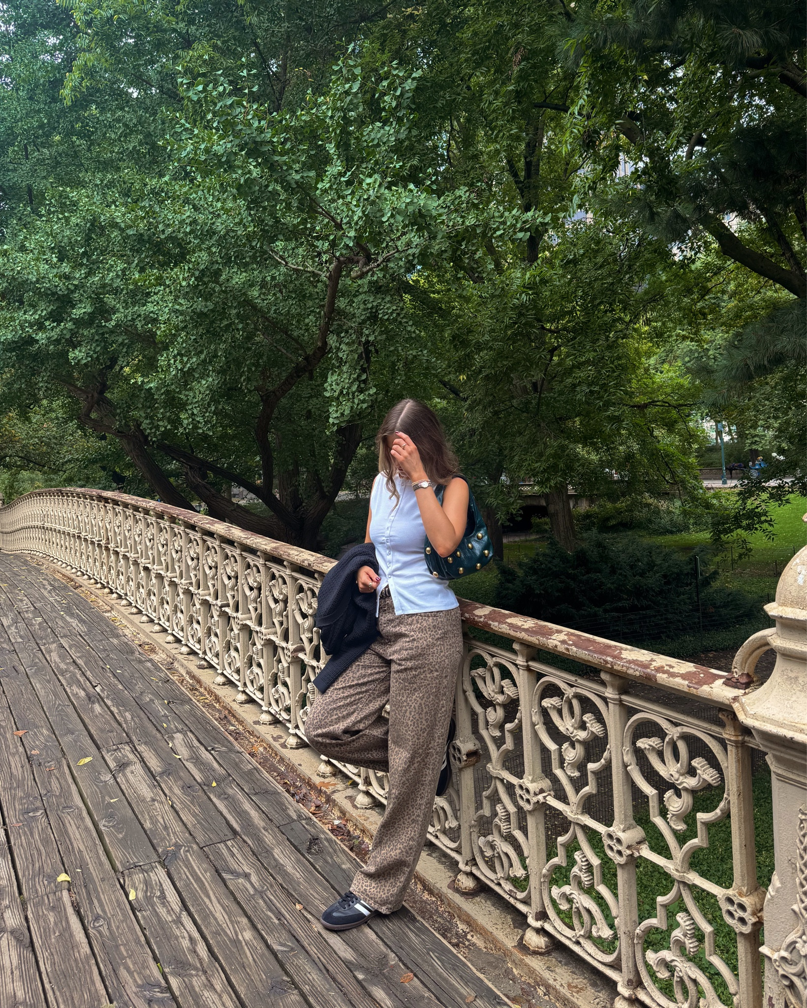 jeans and purse are both Zara!!

#LTKFindsUnder100 #LTKSeasonal #LTKFindsUnder50