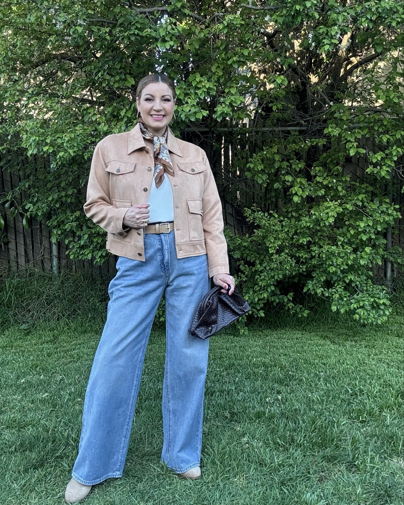 Women's suede jacket, front closure with buttons, multiple pockets, casual, elegant, warm clothing.
Size:M

#LTKSeasonal #LTKMidsize #LTKSaleAlert