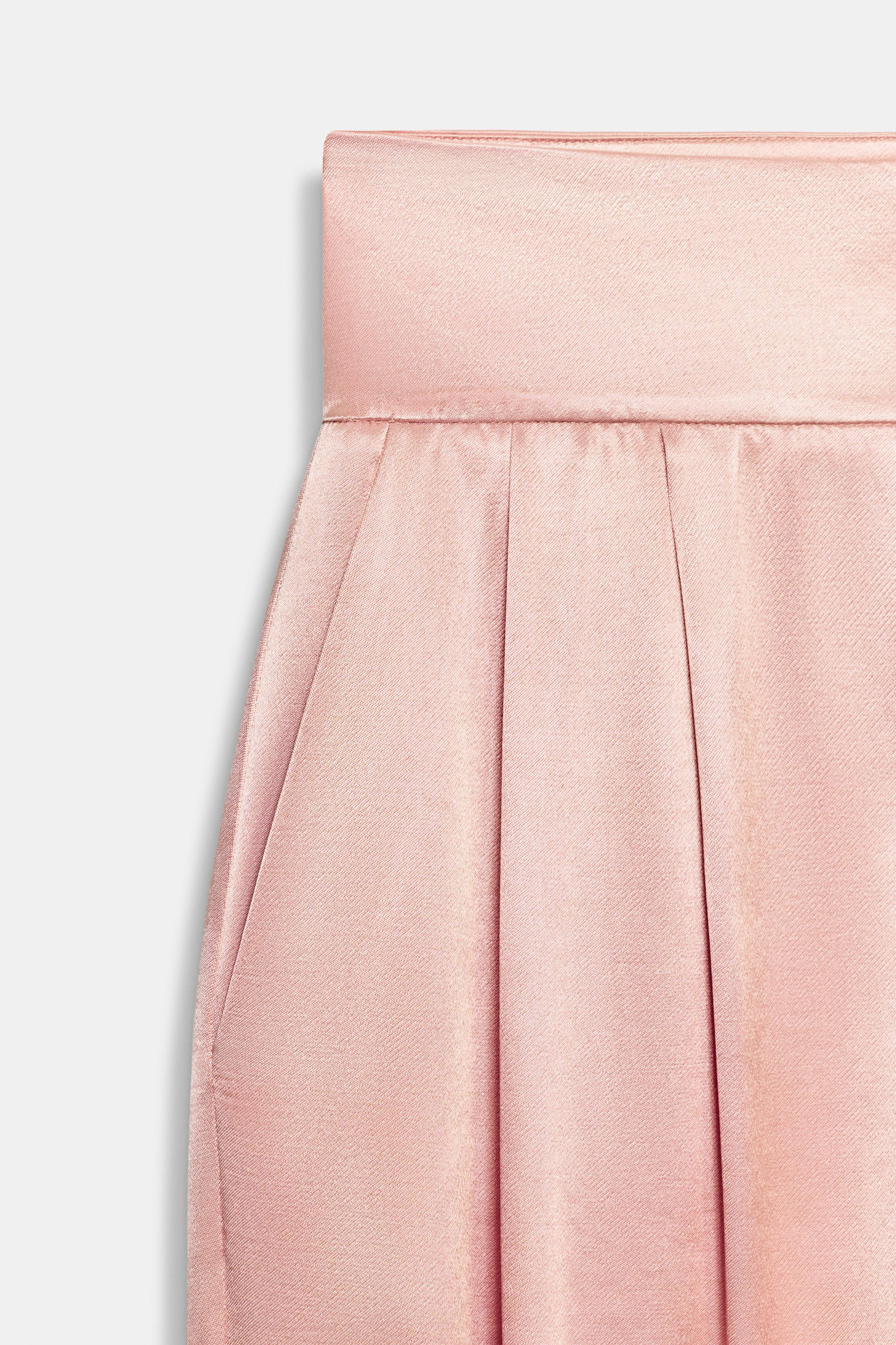 High-waisted pants with front pleats. Front pockets. Loose-fit leg that tapers to the ankle. Fron... | Zara US