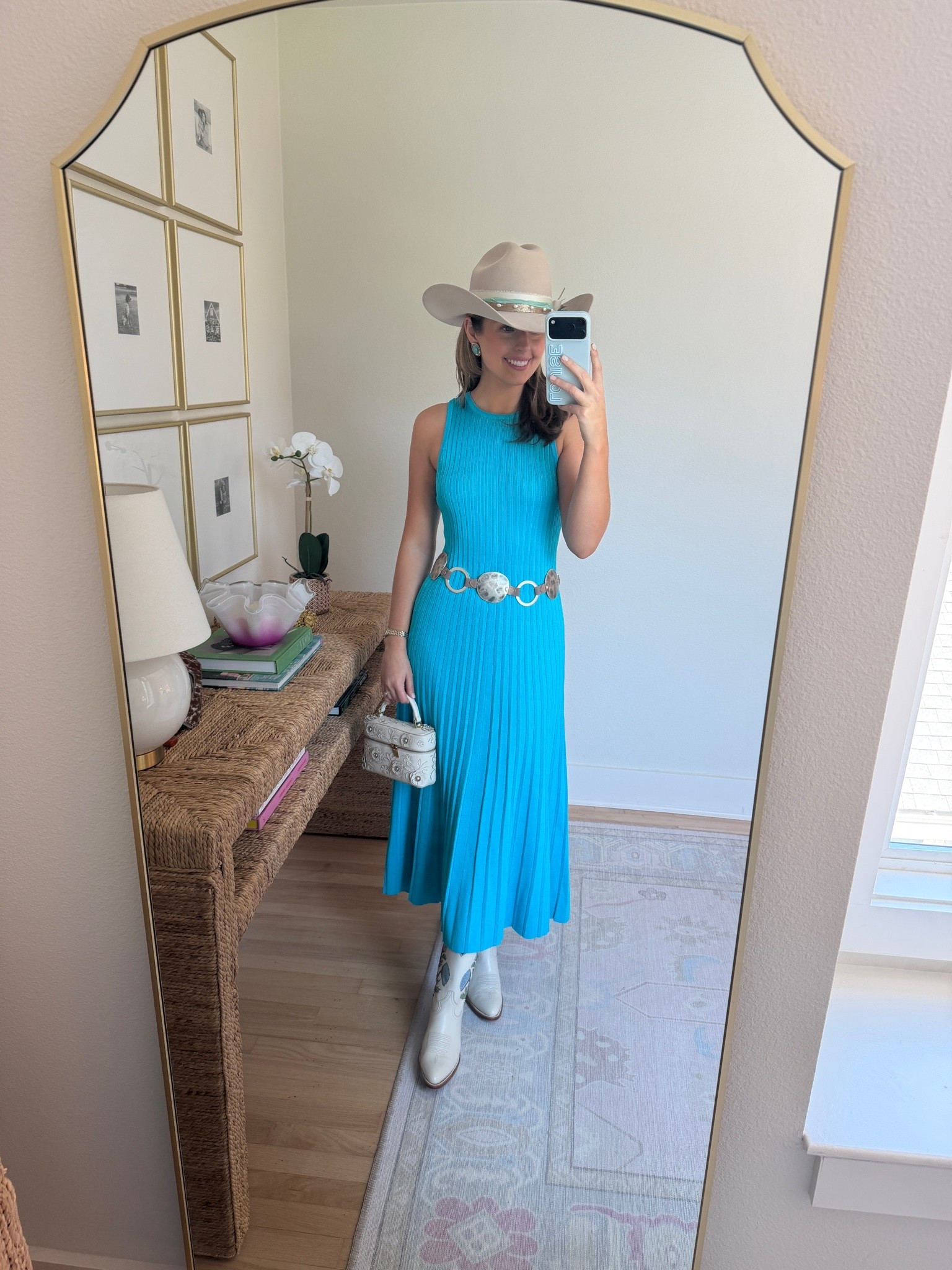 Western chic outfit idea! Wearing a S in dress