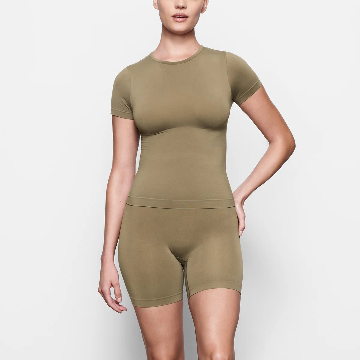 SOFT SMOOTHING T-SHIRT | SKIMS (US)