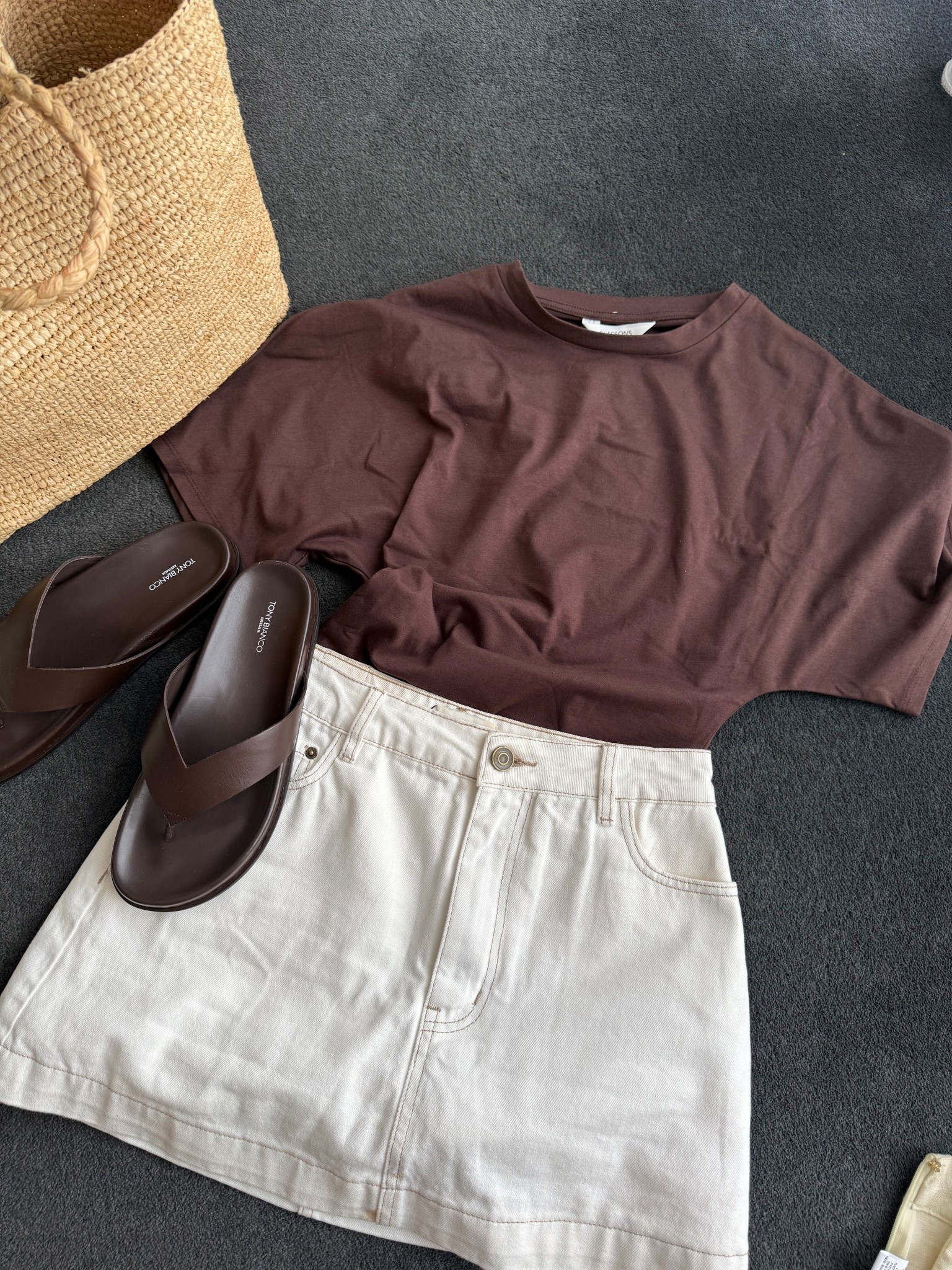 Summer holiday packing.

This Glassons tee is such a gem with a fitted waist and loose fit sleeved, perfect silhouette for hourglass ladies and fits that gap in your wardobe of a basic with something “extra”.

#LTKsummer #LTKaustralia