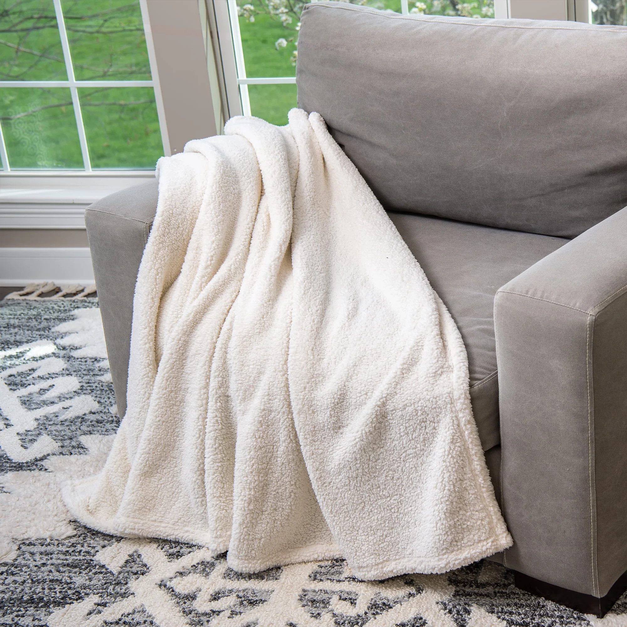 HGTV Teddy Sherpa Fur Throw Blanket Snowbound 50 x 70 inches - Walmart.com | Walmart (US)