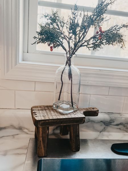 A smaller vase for the kitchen sink, love the neutral Christmas holidays from Target hearth and hand. 



Christmas home 
Holiday home
Target home decor
Christmas decor 
Home decor finds  


#LTKSeasonal #LTKHoliday #LTKhome