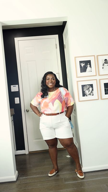 How to style a white shorts this spring and summer season. I’m wearing a 2xl in the pant 