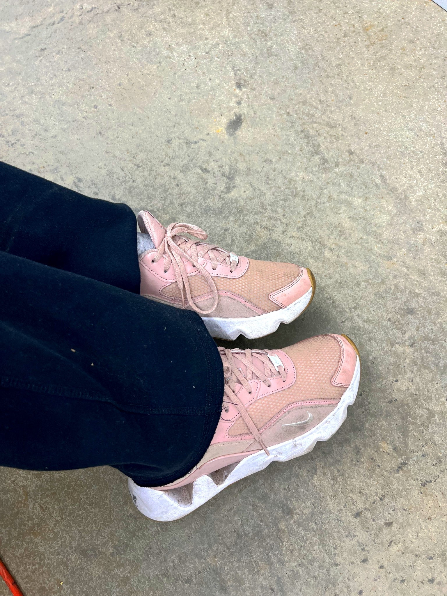 I’m obsessed with these Nikes! (p.s, they’re super comfy!)


#LTKActive #LTKSaleAlert