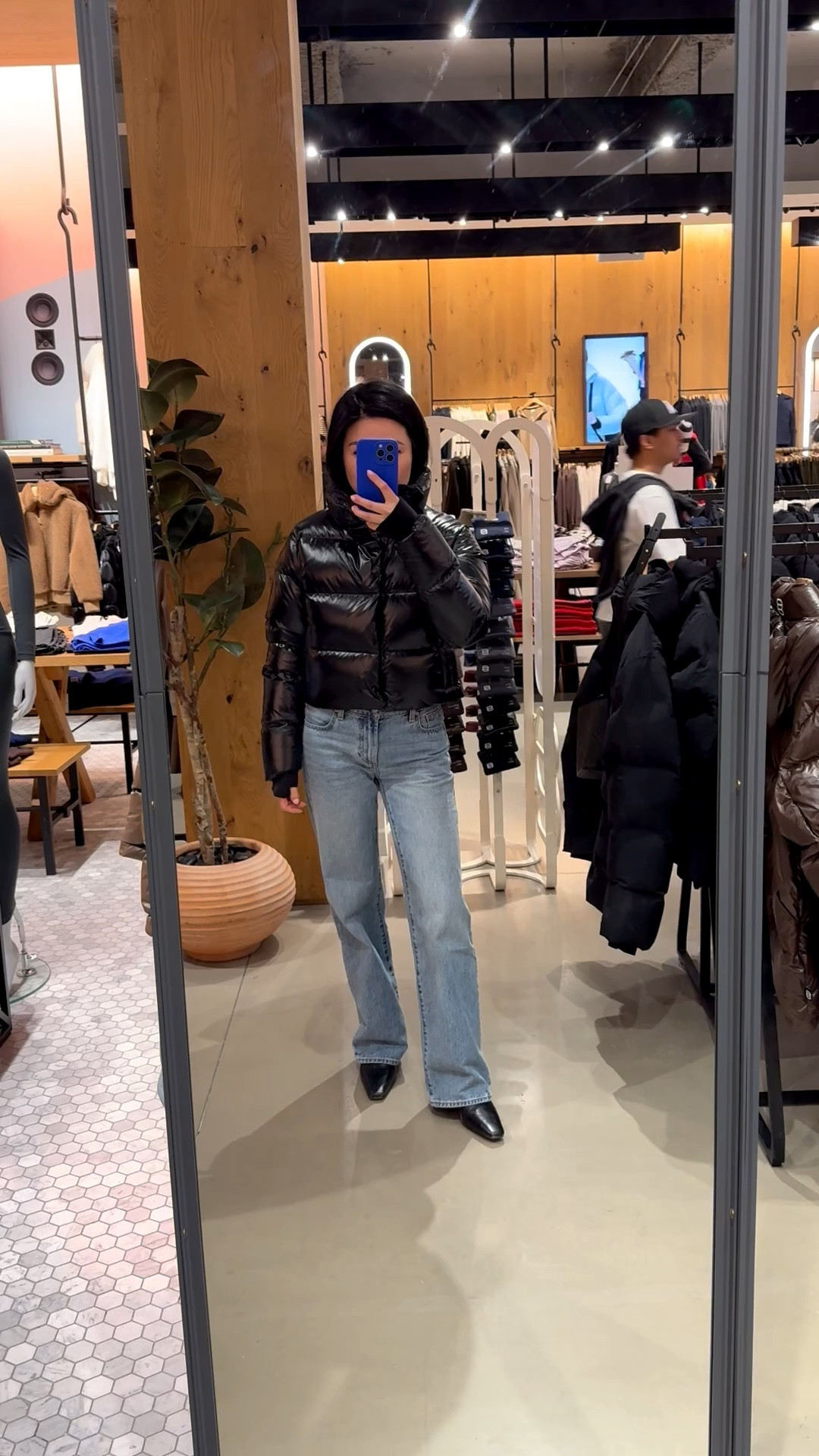 Super Apres in XS. This mini is so cute in the black high gloss. Fits TTS.

Mini puffer, cropped puffer, super puff, aritzia puffers, aritzia winter jacket, winter coat, warm winter coat, warm coat, aritzia try on, casual outfit, jeans outfit 

#LTKjeans #LTKsale #LTKwinter