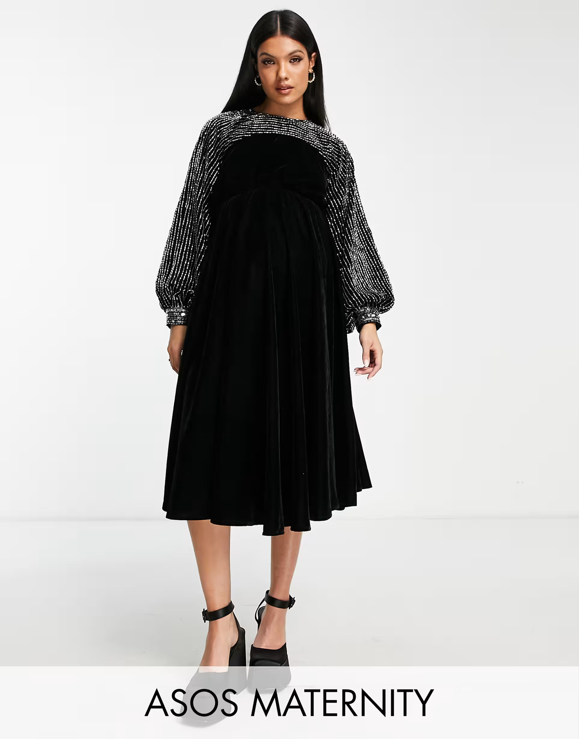 ASOS DESIGN Maternity - Vestito midi in velluto nero con carré e decorazione | ASOS (Global)