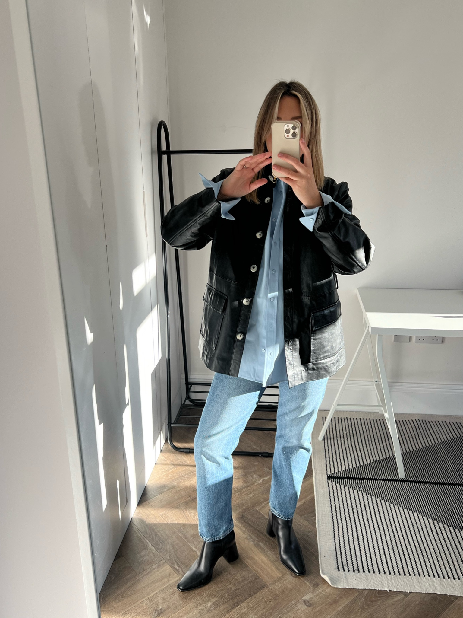 Everyday outfit
Anine bing
Leather jacket
Blue shirt


#LTKfindsunder100 #LTKfindsunder50 #LTKeurope