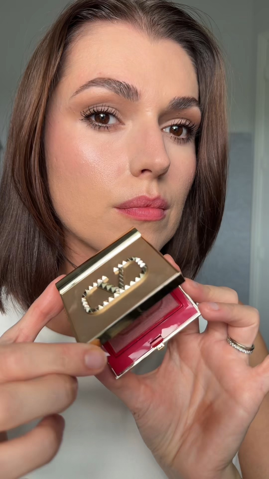 Valentino blush in the shade 4 sweet rebel #valentinobeauty #giftedbyvalentinobeauty
#luxurymakeup #powderblush #newmakeup