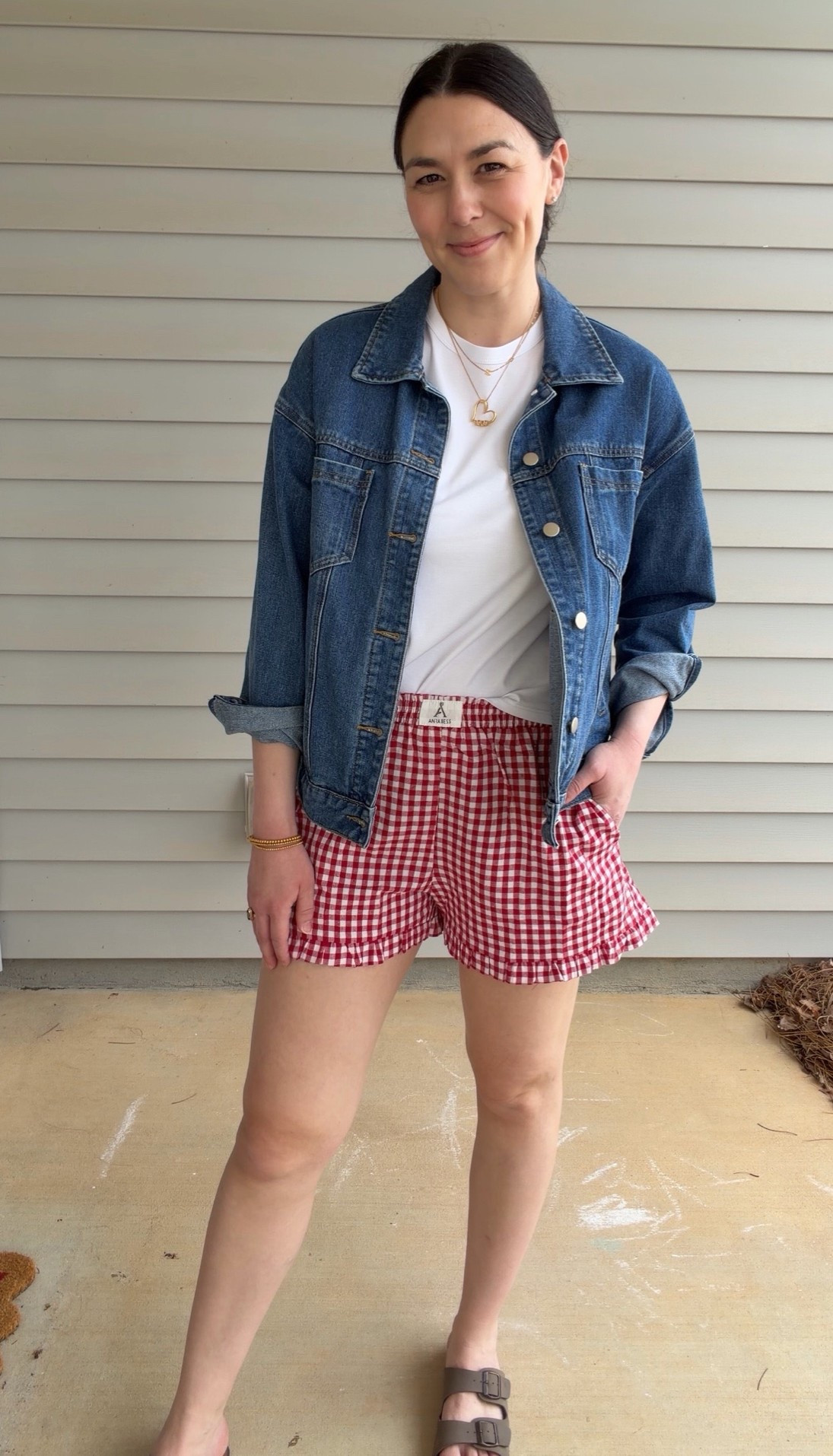 Easy mom ootd!

Runs TTS. Wearing medium in jacket. Sized up to large in tshirt and shorts for a more baggy fit!

#LTKootd #LTKmomlife #LTKMidsize