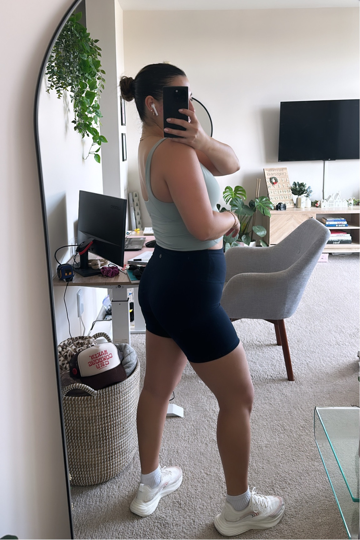 Don’t forget about your New Year’s resolutions!! Keep putting in your effort at the gym and making time for you 

#LTKfitness #LTKstyletip #LTKbeauty