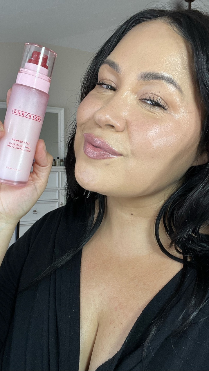 A hydrating alcohol free setting spray is a must have makeup product for mature skin! 

@onesize Powder Melt Setting Spray and Infinity beauty sponge 

#musthaveitems #musthavemakeup #nofiltermakeup #realskin #agingskin #matureskinmakeup #makeuptips #settingspray

#LTKFindsUnder50 #LTKBeauty #LTKOver40