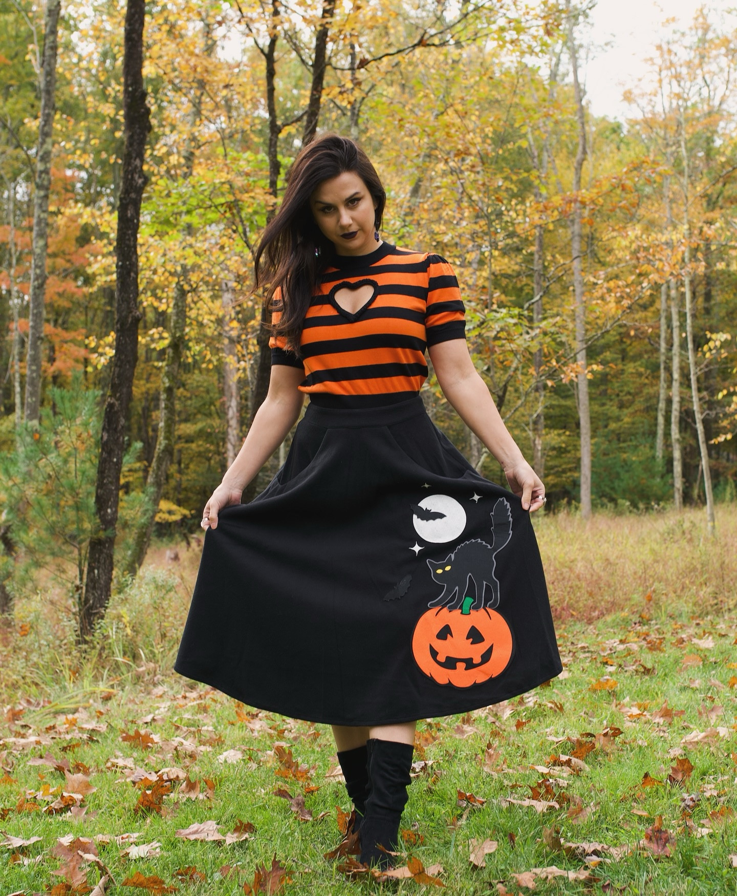 🖤🧡 O C T O B E R 🧡🖤

Wearing Unique Vintage 🫶🏼🍂🍁
🍁Outfit linked! Swipe for outfit detailings 
🍁Skirt comes with a hidden speaker that plays spooky sounds 👻
🍁top and bottom are in size smalls, both tts 🎃



#LTKSeasonal #LTKHalloween #LTKActive