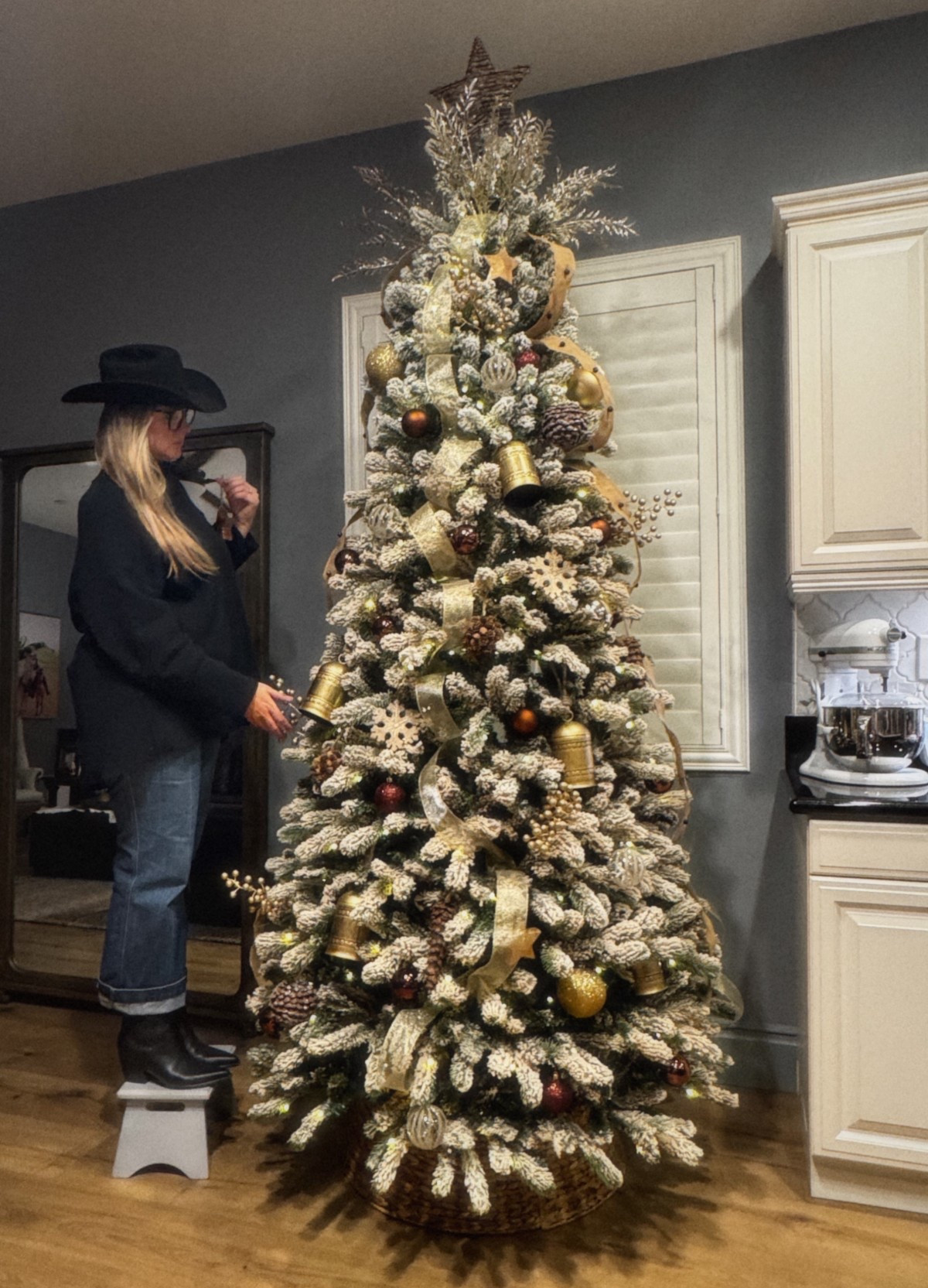 Me and My Tree 🎄 Christmas tree decorations | winter outfit | Christmas decor

#LTKHoliday #LTKHome #LTKdayinmylife