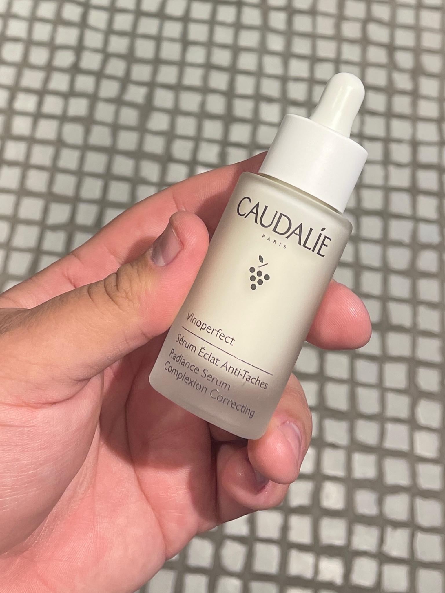 o serum vinoperfect de caudalie tem uma fórmula capaz de renovar a pele de um maneira surpreendente, a vinaferina, proveniente das uvas, tem um alto poder antioxidante que ajuda a uniformizar a pele e deixá-la linda!  #caudalie 

#LTKbrasil #LTKmens #LTKbeauty