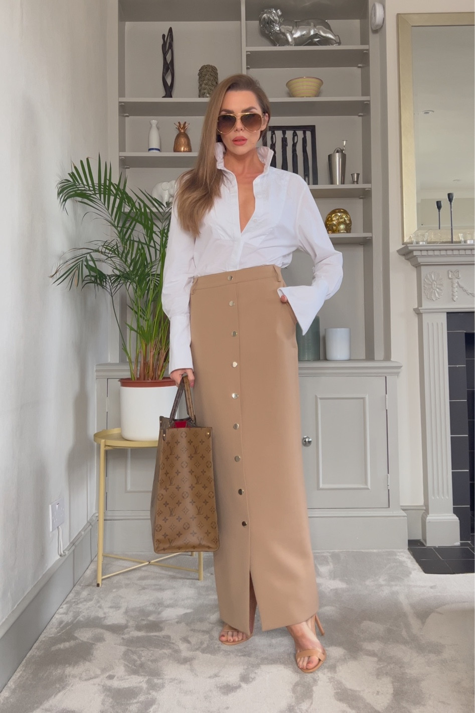 - Maxi tan pencil skirt.
- White shirt.

#LTKeurope #LTKworkwear #LTKSeasonal