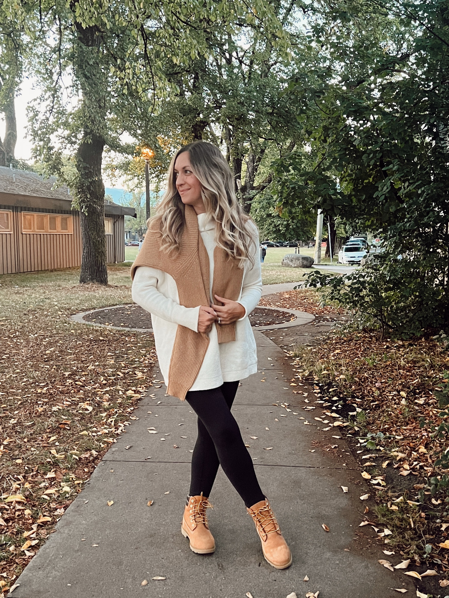 A casual fall walk in boots from @theshoecompany #myshoecostyle 

#LTKshoecrush #LTKstyletip
