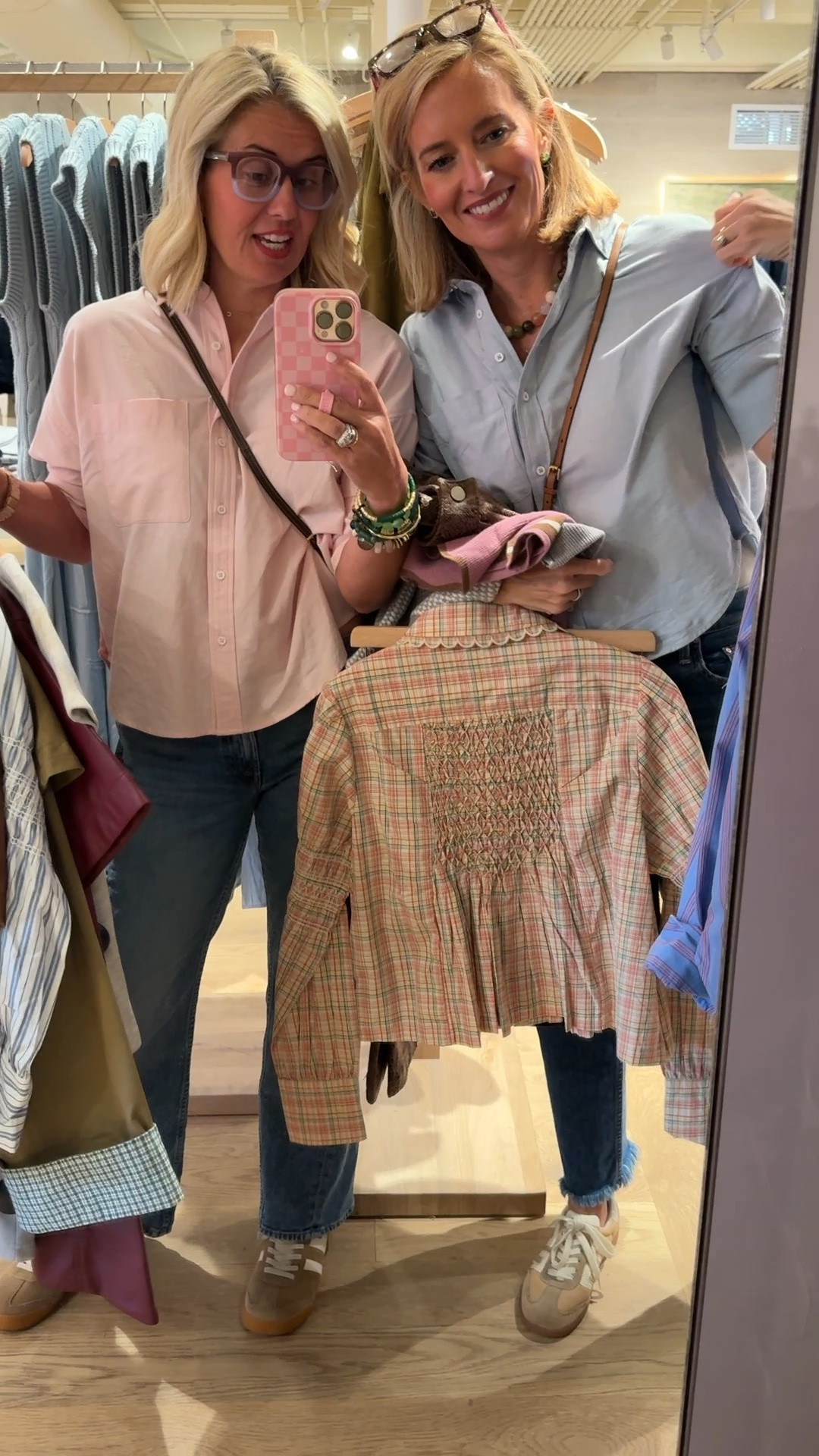 Anthro Dressing Room Diaries…happening now! I show up at Anthro & Rebecca & I are literally twinning!! 
Top - xs
Jeans - 26P
Sneakers - 8 tts 

*code FALL for 30% off Allie + Bess