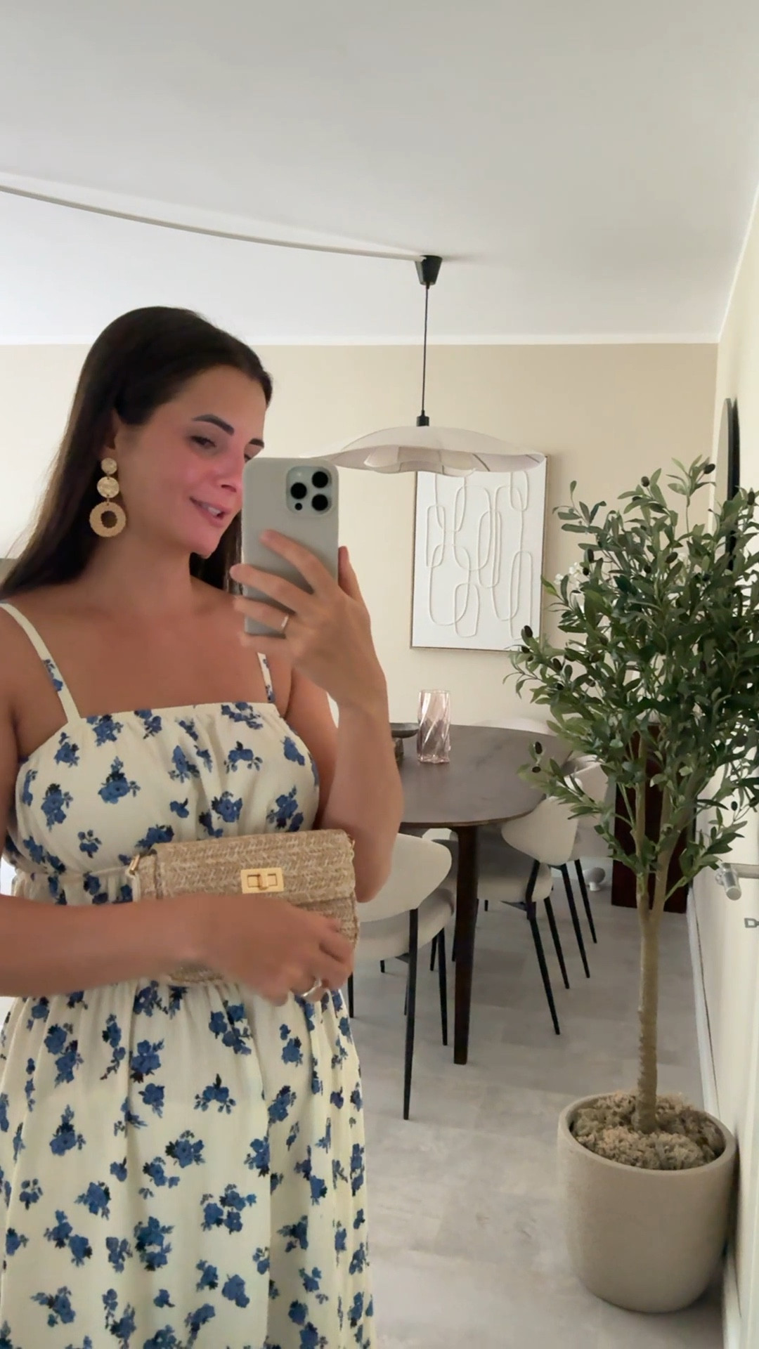 Bonprix Summer Outfits 

Sommerkleid summerdress Kleid 
Maxikleid Blumen Handtasche Stroh sommeroutfit

#LTKsale #LTKmidsize #LTKdeutschland