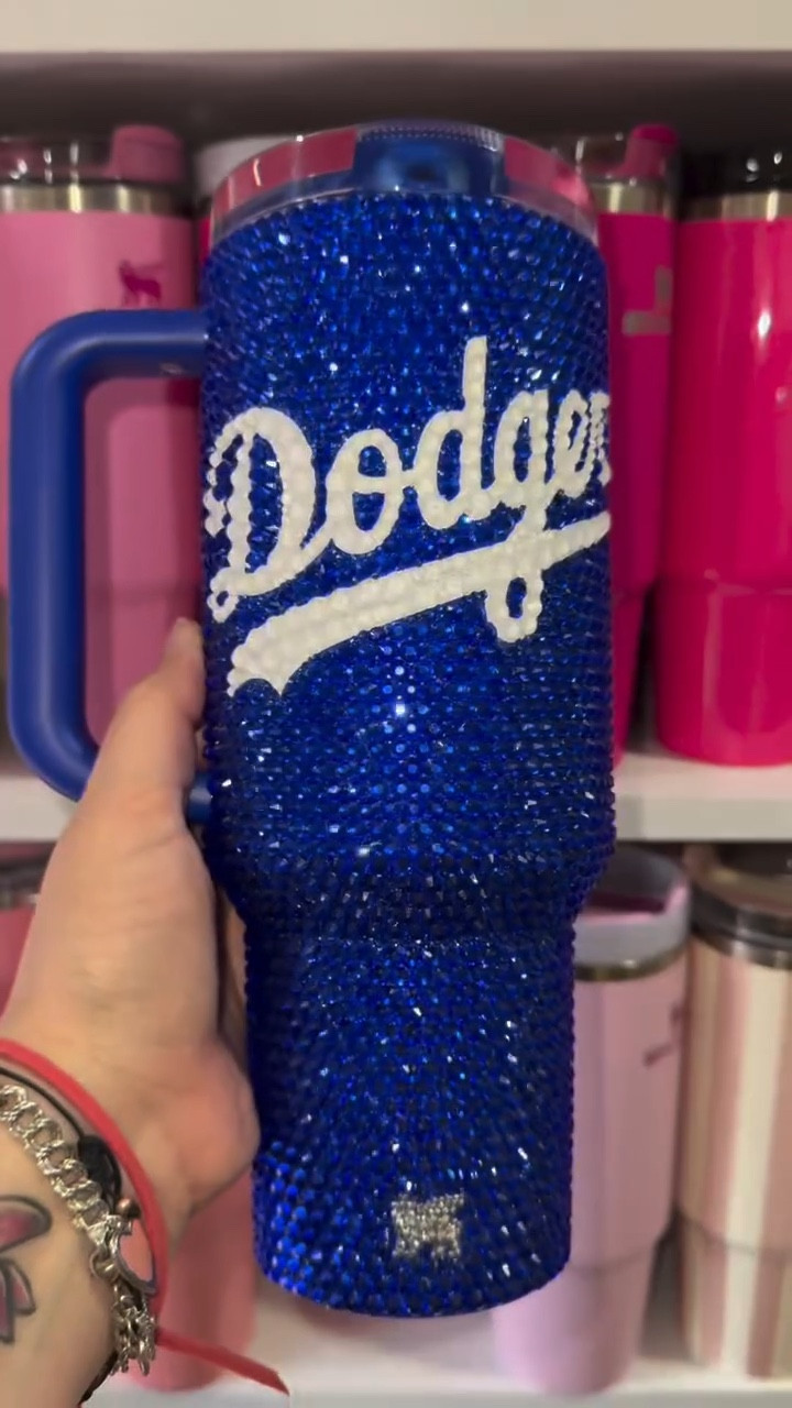 We love supporting our favorite #mlb team with #sparkle #dodgers 


Rhinestones used are the most simple sapphire or cobalt blue and neon white  