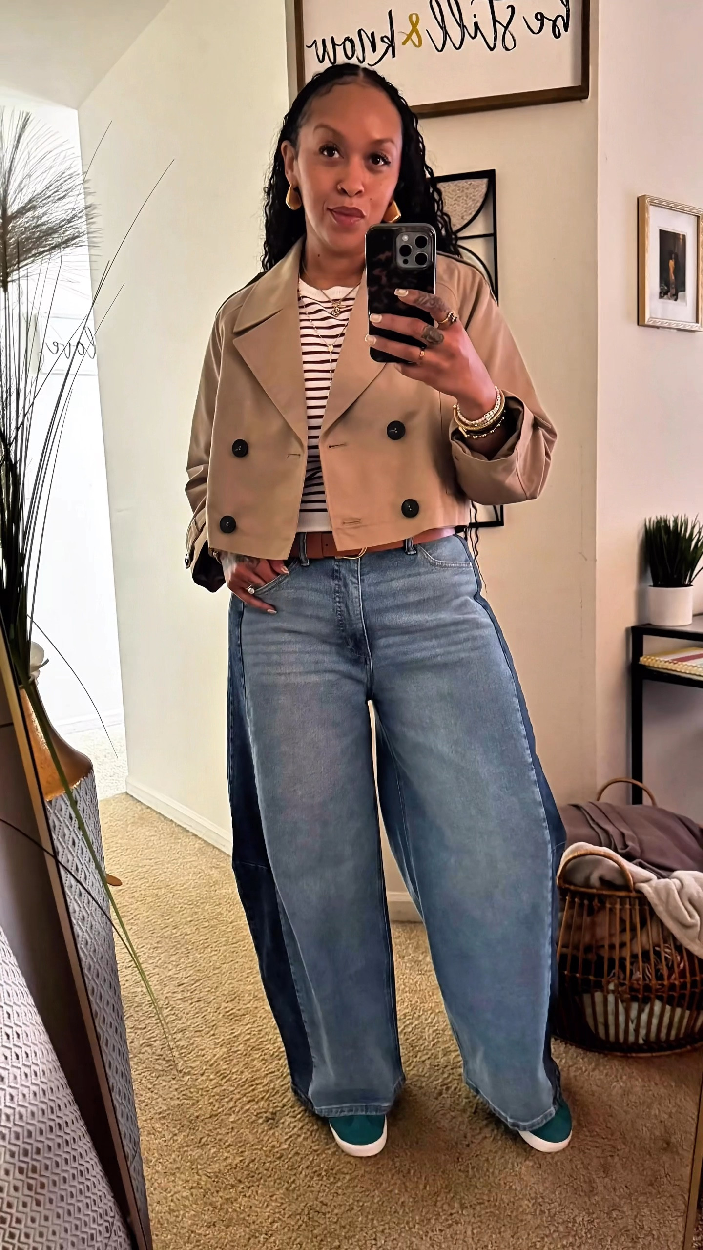 Serving effortless spring vibes in my fave Barrel-leg Walmart jeans, classic striped tee from H&M, and a cropped Zara trench jacket.
Perfect mix of affordable fashion + timeless style.
Would you rock this look?

✨cropped trench- sz. L (Zara)
✨striped top-sz. XL (H&M)
✨Baggy Barrel- Leg Jeans-sz. 12 (Scoop by Walmart) could have sized down to a 10)
✨teal adidas



#LTKMidsize #LTKOver40 #LTKStyleTip