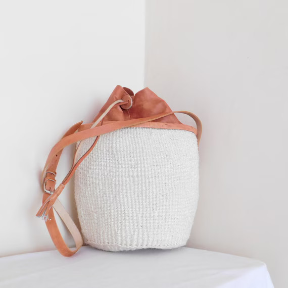 Sisal Crossbody Bucket Bag in White With a Drawstring and an | Etsy | Etsy (US)