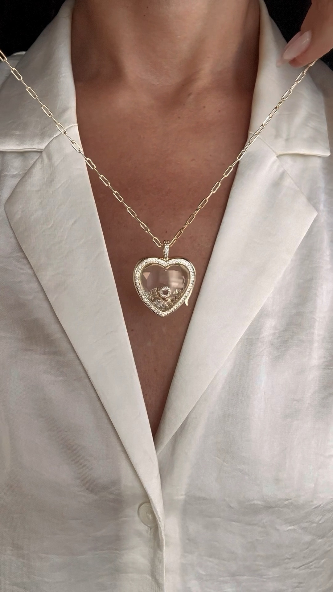 The Luxe Heart Locket is here.
Bigger, bolder, and designed to hold more of what you love.
This one’s for the moments and people you never want to forget.
Now available at toribradburry.com.

