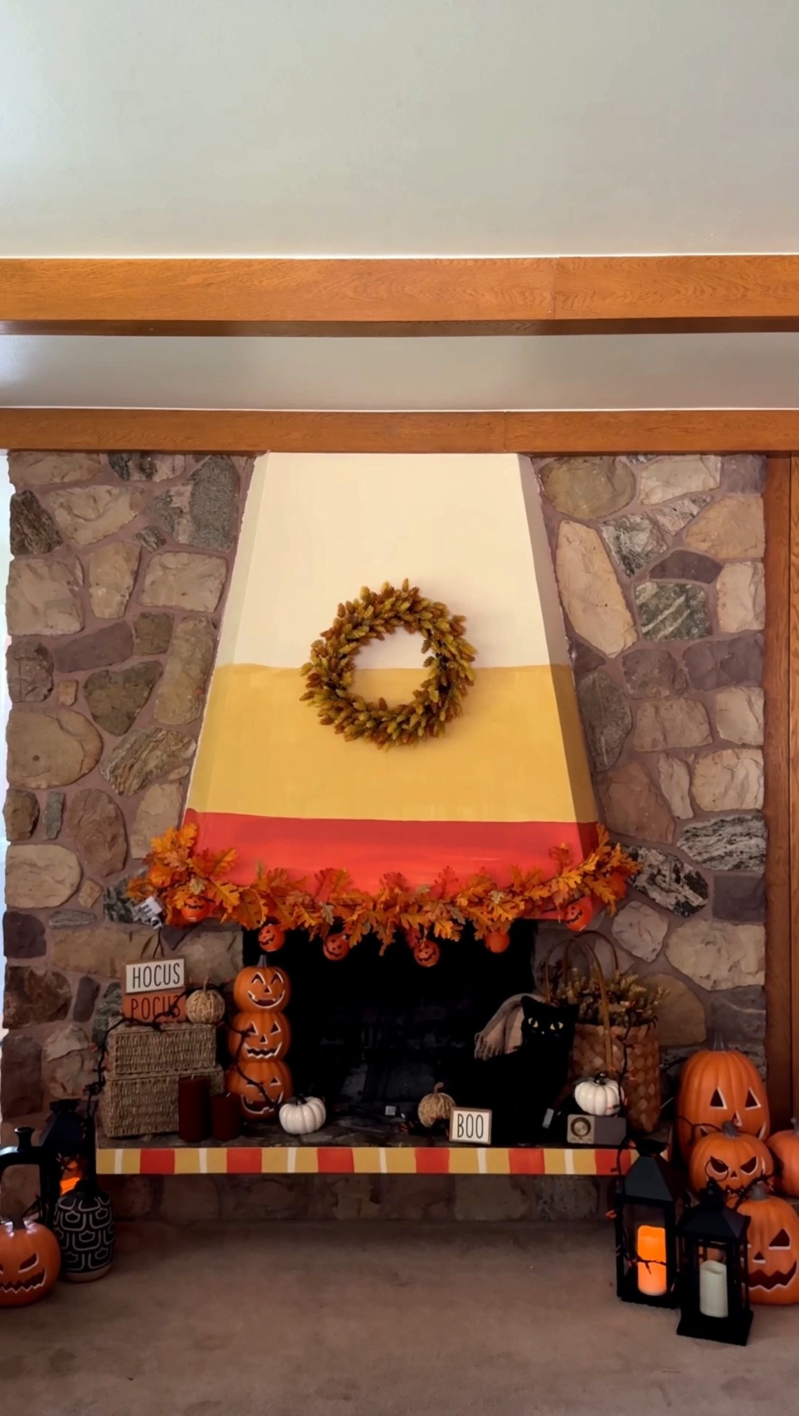 90’s vintage inspired Halloween decor 🎃