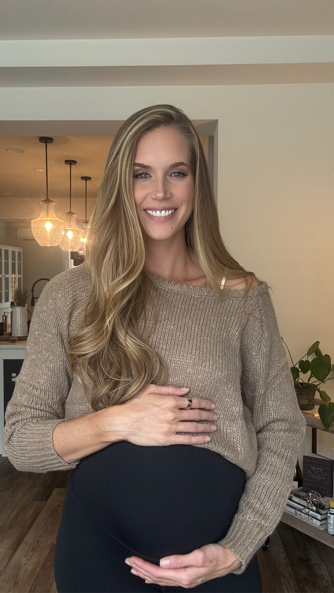 This sweater and suede sneaks combo is what fall dreams are made of 😍 

Sweater: wearing size M
Leggings: wearing maternity size M
Shoes: wearing size 11 (size a full size down!)

#LTKTall #LTKFindsUnder50 #LTKBump