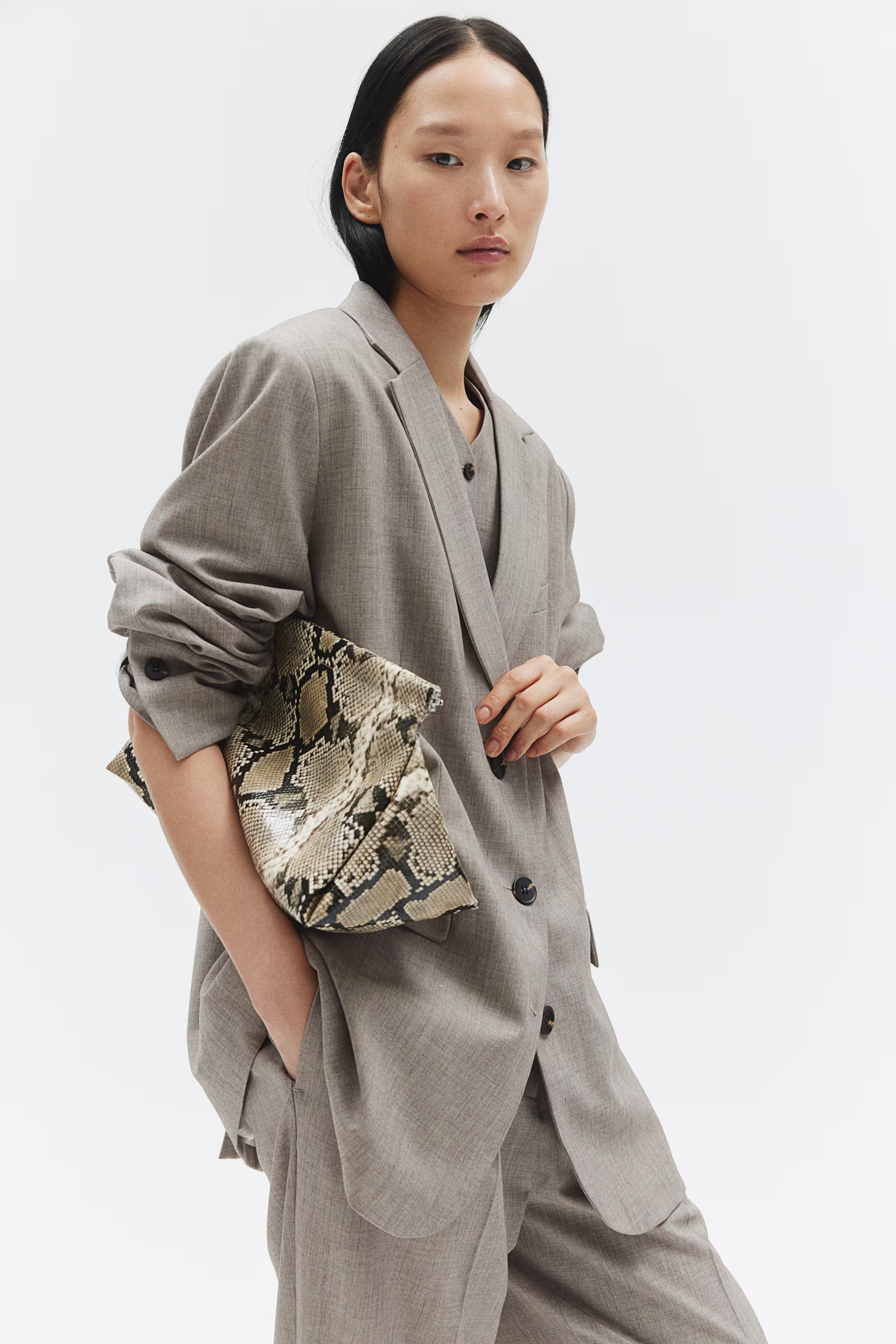 Oversized blazer | H&M (UK, MY, IN, SG, PH, TW, HK)