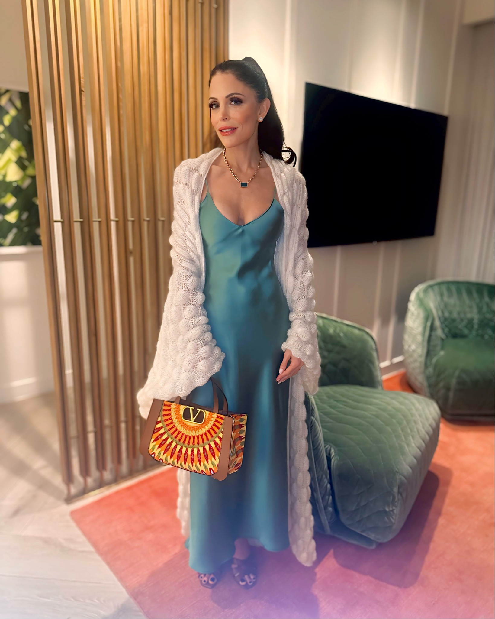 Dress is Zara but linked similar! Love this chic look 