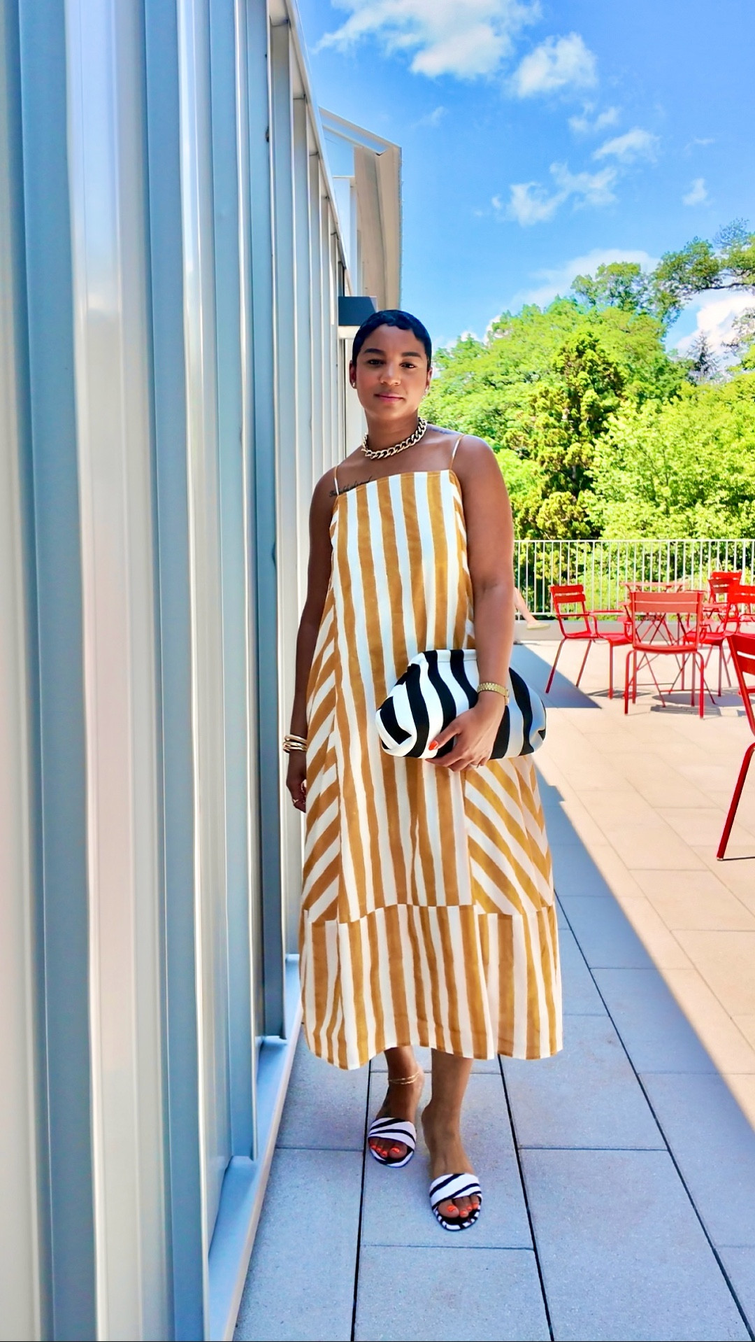 I found the perfect bag and sandal combo to go with your summer dresses. I’m wearing a 8.5 in the sandals and they run true to size. The bag is spacious and bigger than I expected which I love!