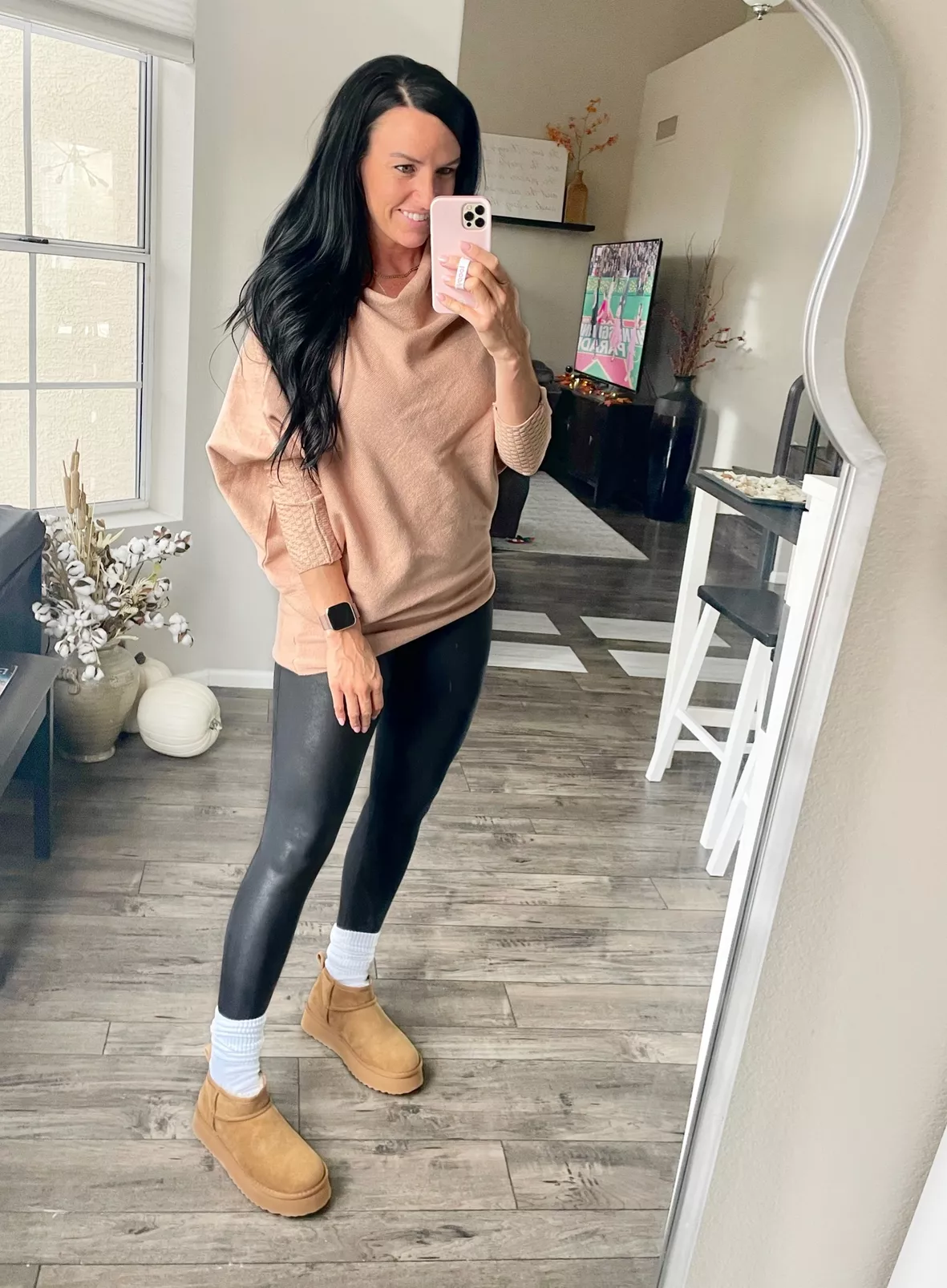 What to Wear With Leather Leggings: 20 Outfit Ideas  Faux leather leggings  outfit, Outfits with leggings, What to wear with leather leggings