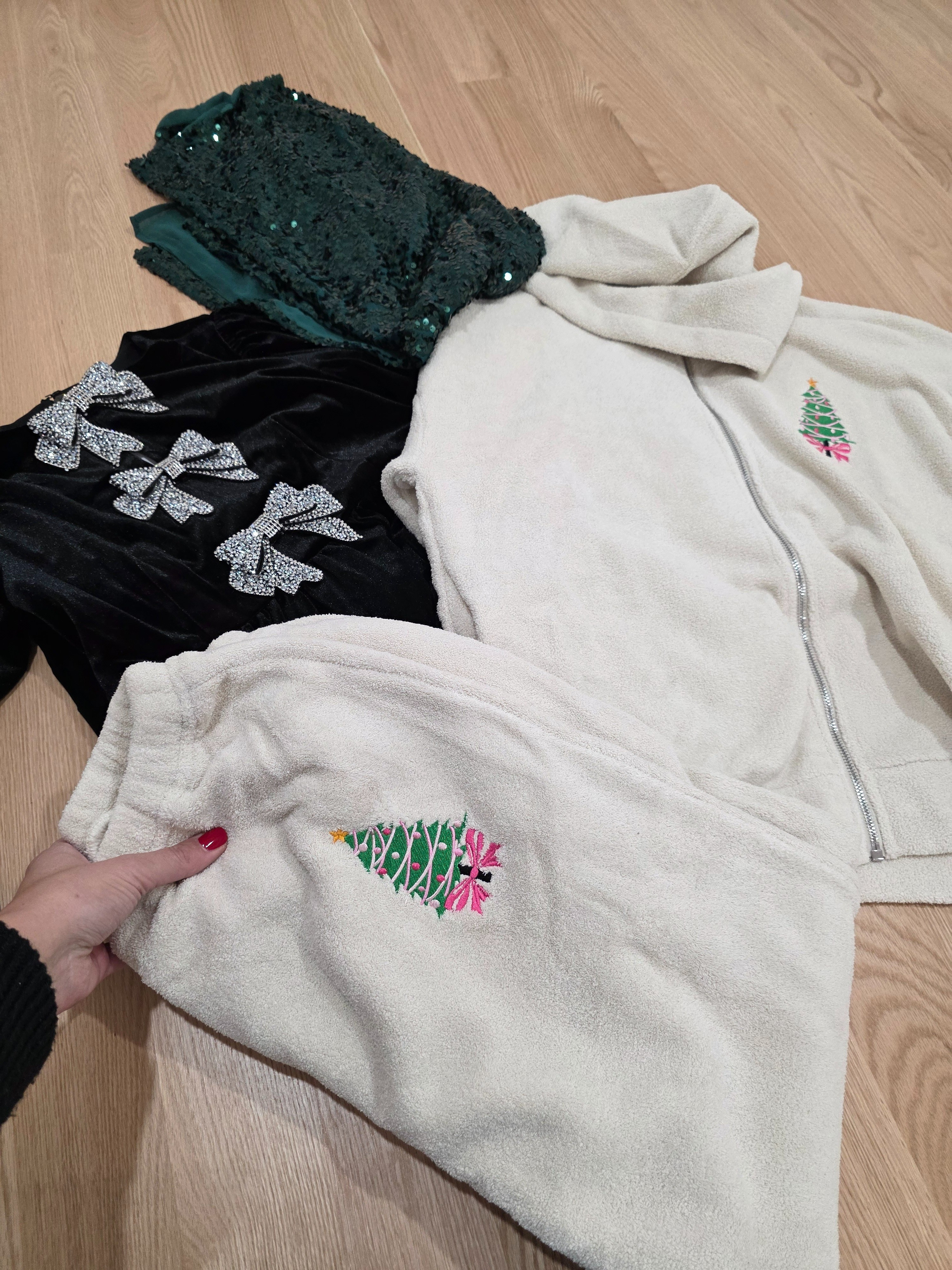 Holiday cozy outfits and nye and christmas formal outfits dresses sequinsBlack Friday deals happening now 30% OFF

#LTKHoliday #LTKFindsUnder100 #LTKSaleAlert