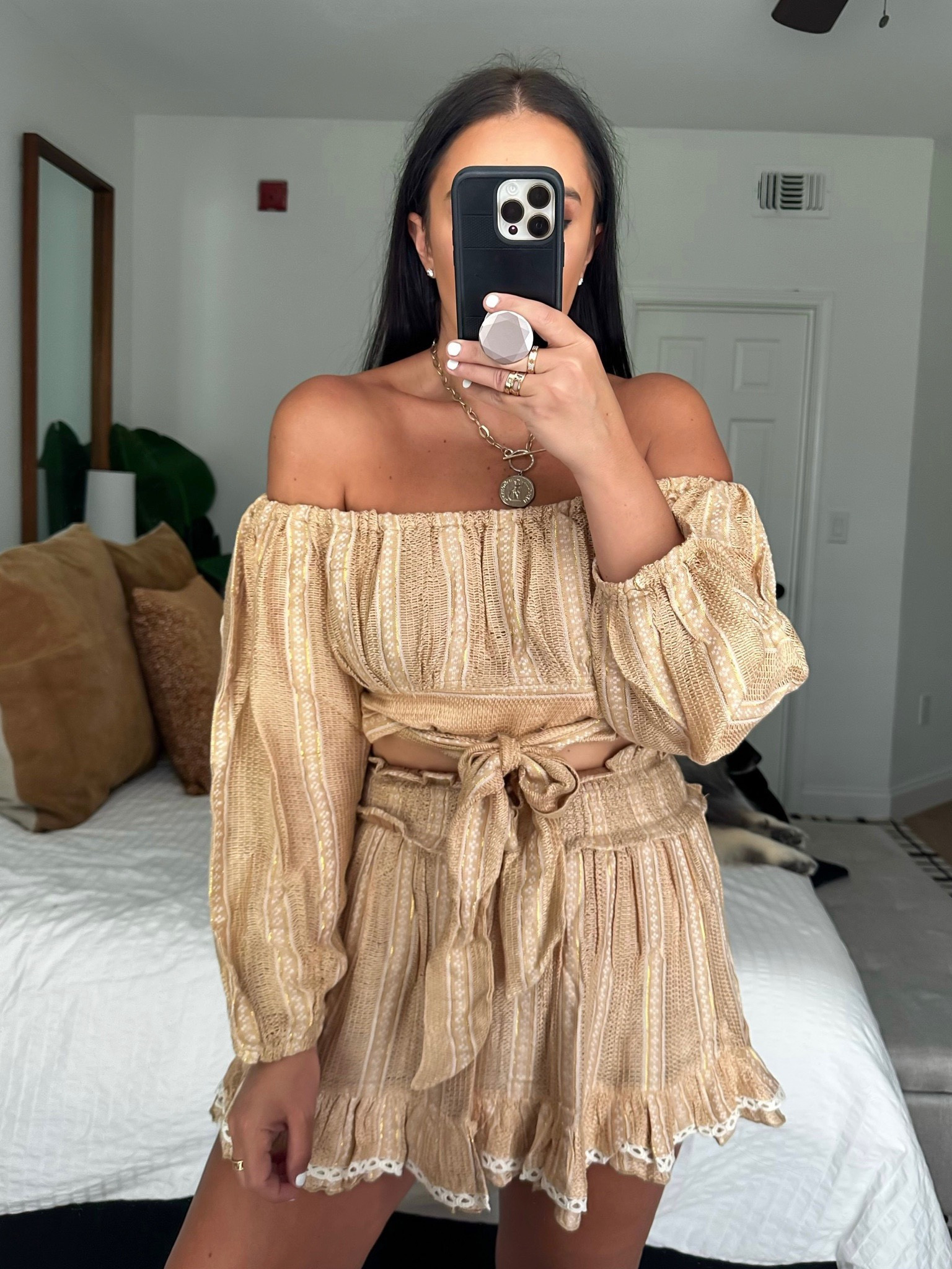 Surf Gypsy Antique Gold w/ Lurex Stripe Texture Balloon Sleeve Top wearing size small. Antique Gold w/ Lurex Stripe Texture Smocked Waist Skirt
 wearing size small. 

Perfect summer outfit for date nights, going out, or resort wear. 