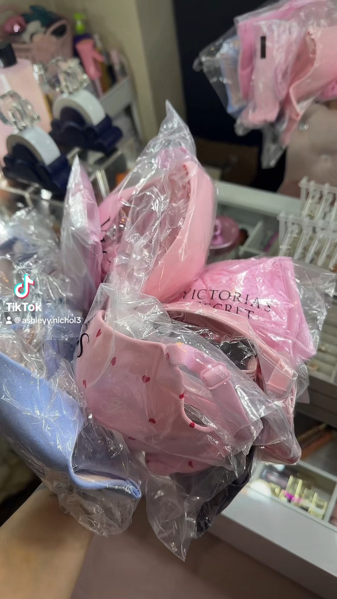 Victoria Secret Unboxing Bras & Undies 

#LTKbeauty #LTKMostLoved #LTKfindsunder50