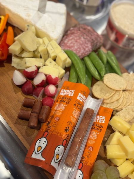 Charcuteries aren’t complete without @thenewprimal chicken + maple sticks🤩✨👏🏻 

• all-natural chicken raised without hormones or antibiotics 
• no artificial ingredients 
• gluten-free
• 7g of protein per serving! 

These are perfect to add to a charcuterie (my favorite thing to make!) or to take on the go for a quick snack! #snackmates #thenewprimal #charcuterieboard #charcuterieboardsofinstagram #girldinner 