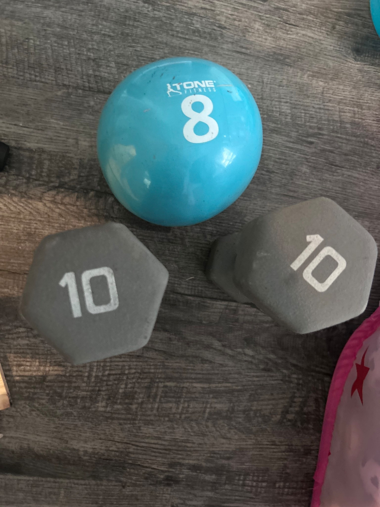 this ice storm in Nashville has me going a little crazy. So crazy i even pulled out my at home workout “equipment” 😂 wish me luck and lord give me strength 💪🏼 

#LTKfitnessgoals #LTKselfcare