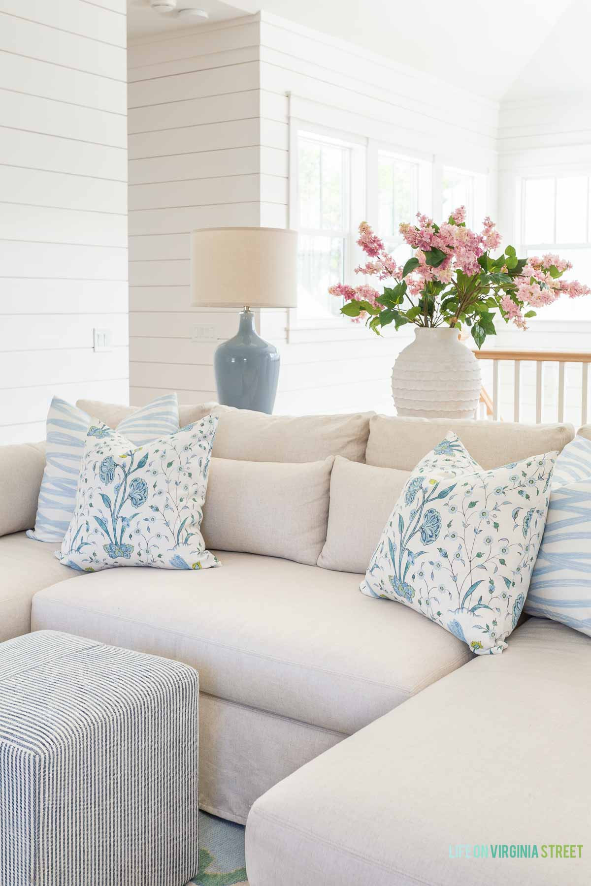 Modern coastal home spring loft //  

 #LTKdayinmylife #LTKSeasonal #LTKHome