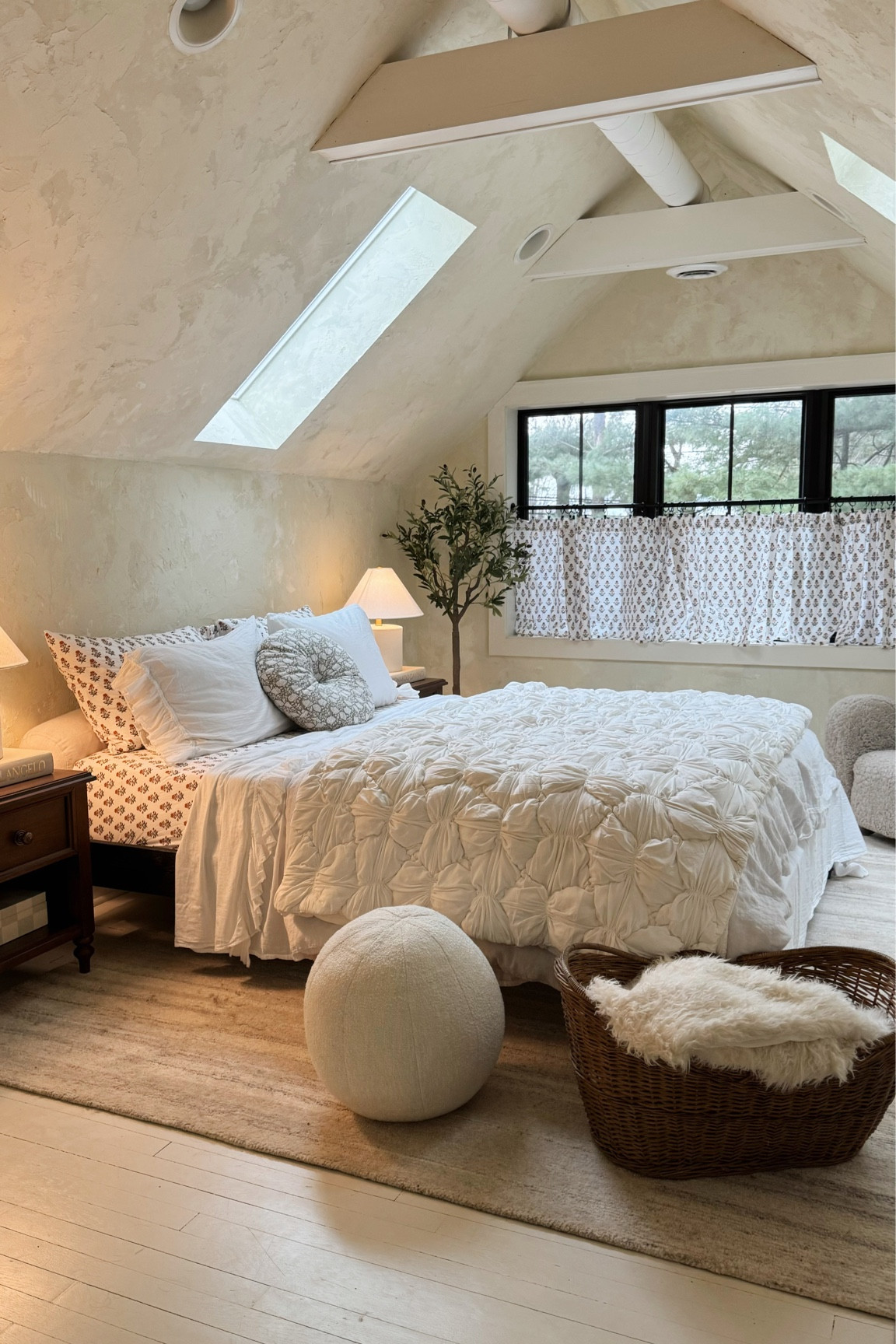 Guest bedroom sources 💛 

#LTKSeasonal #LTKhome